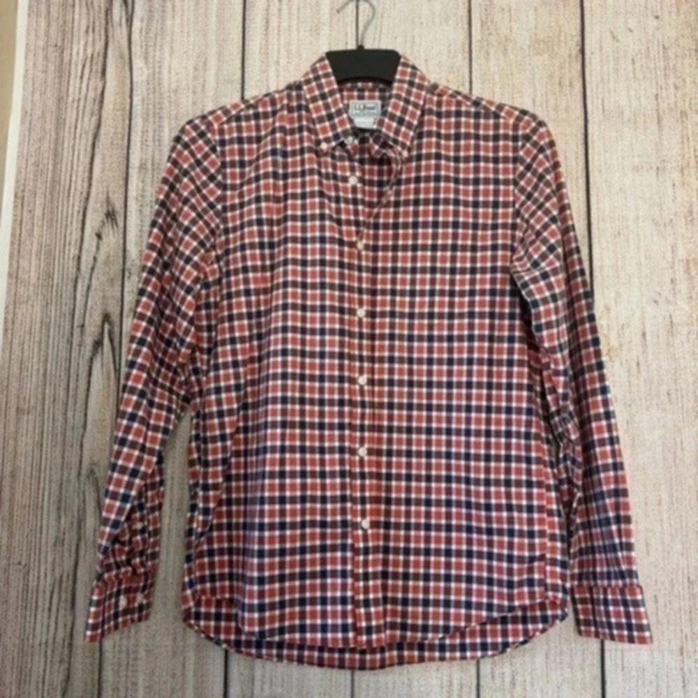 L.L Bean Mens Slim Fit button down shirt size medium